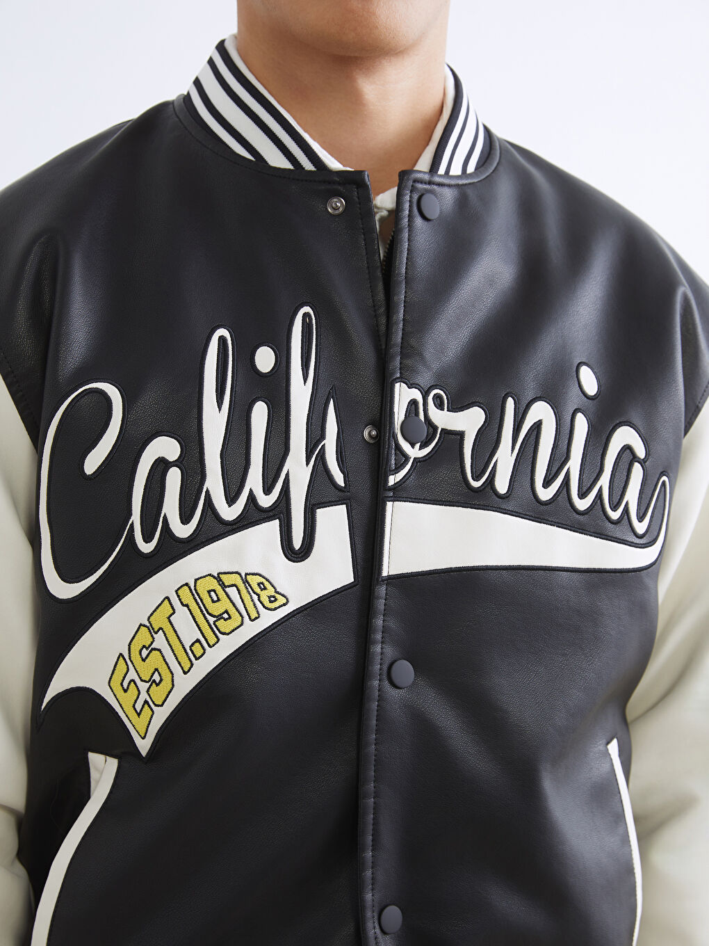 Siyah Standart Kalıp Nakışlı Erkek Kolej Ceket-3