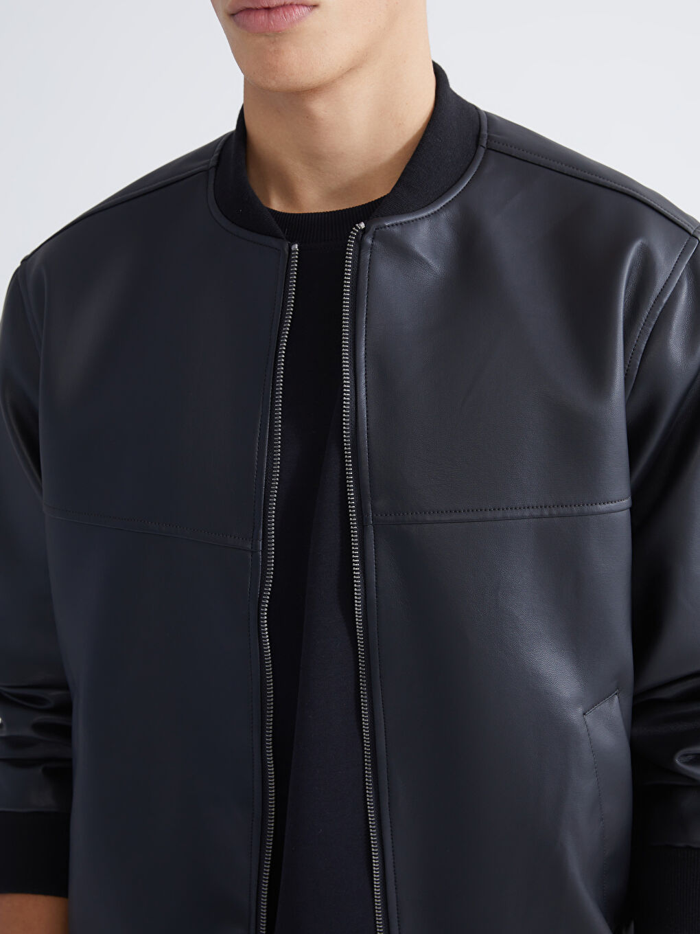 Siyah Standart Kalıp Kolej Yaka Erkek Deri Görünümlü Mont-2