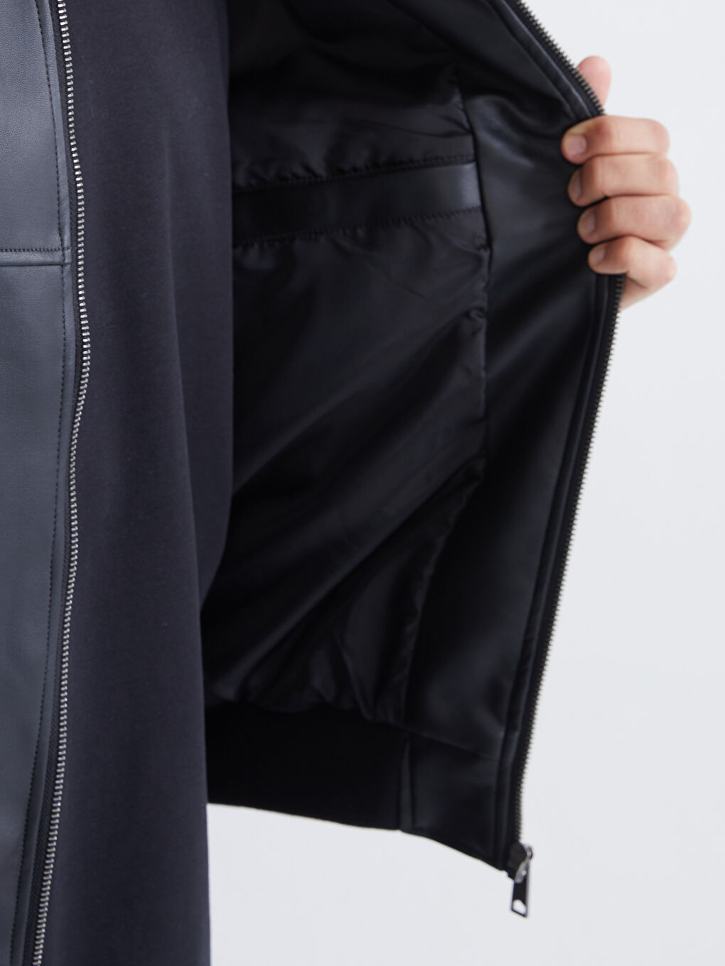 Siyah Standart Kalıp Kolej Yaka Erkek Deri Görünümlü Mont-3