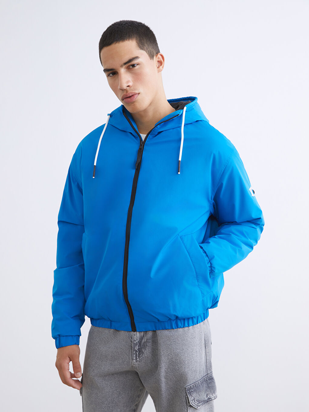 Mavi Standart Kalıp Kapüşonlu Erkek Mont