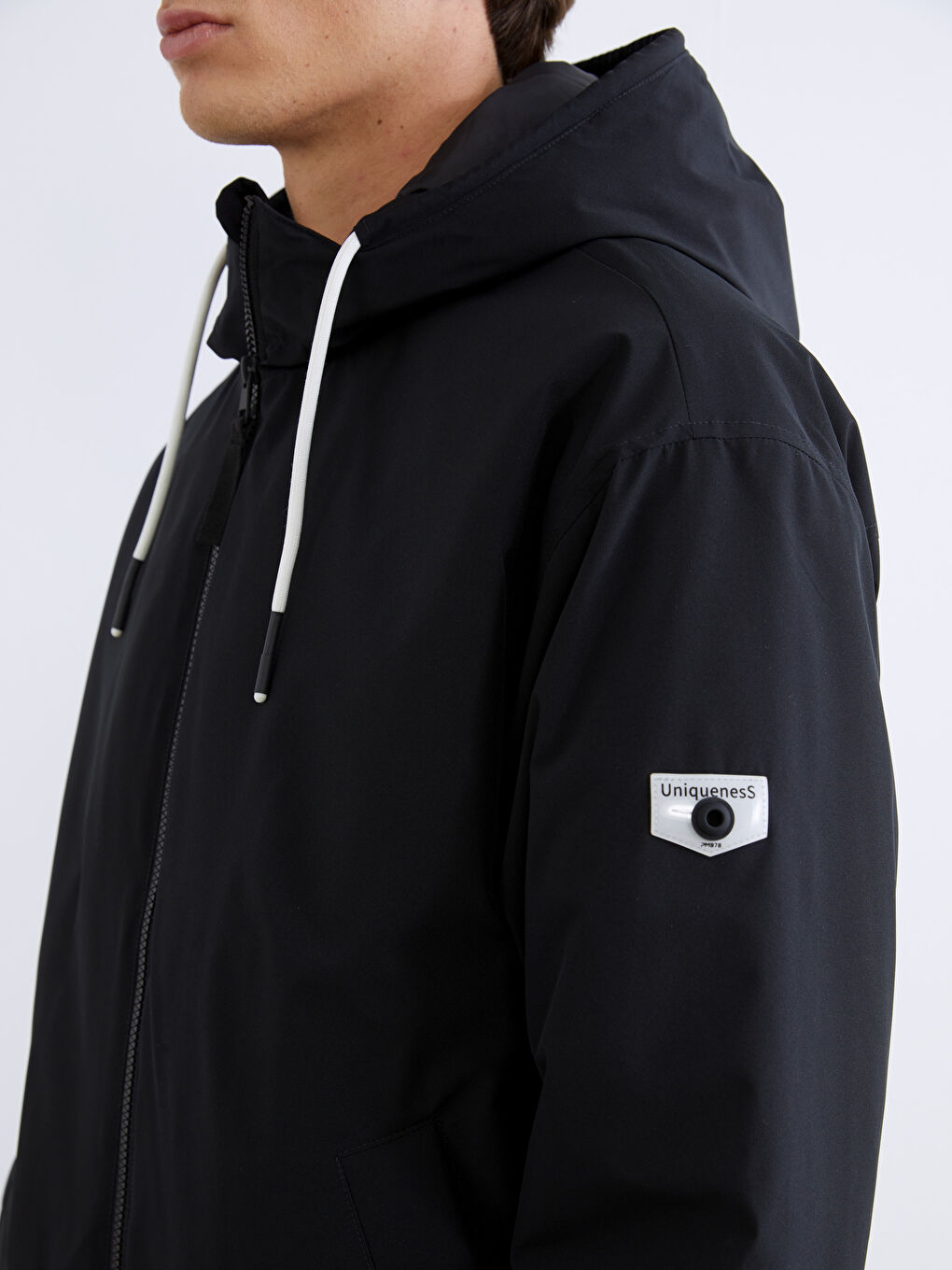 Siyah Standart Kalıp Kapüşonlu Erkek Mont-2