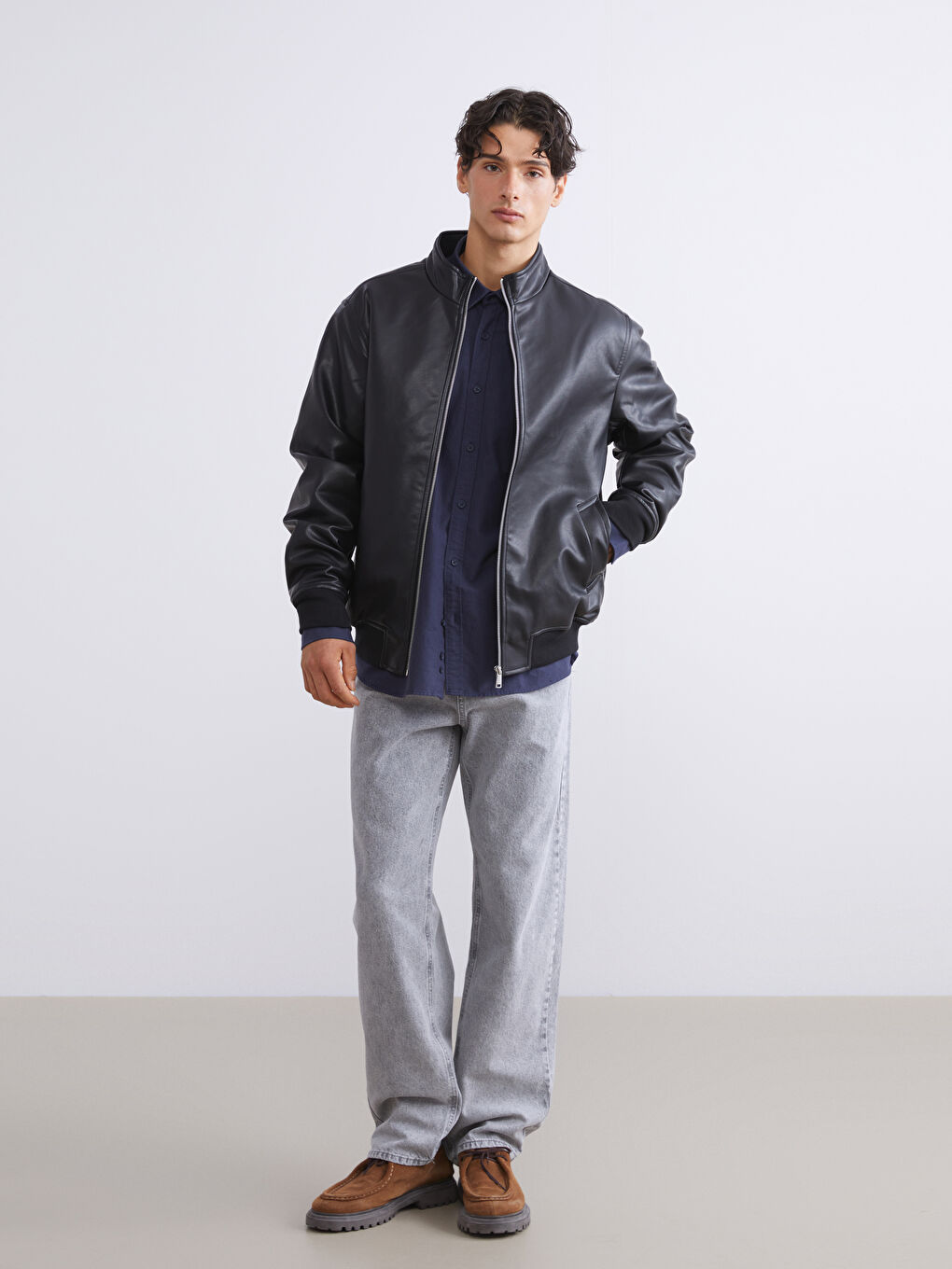 Siyah Standart Kalıp Dik Yaka Erkek Deri Görünümlü Mont-1