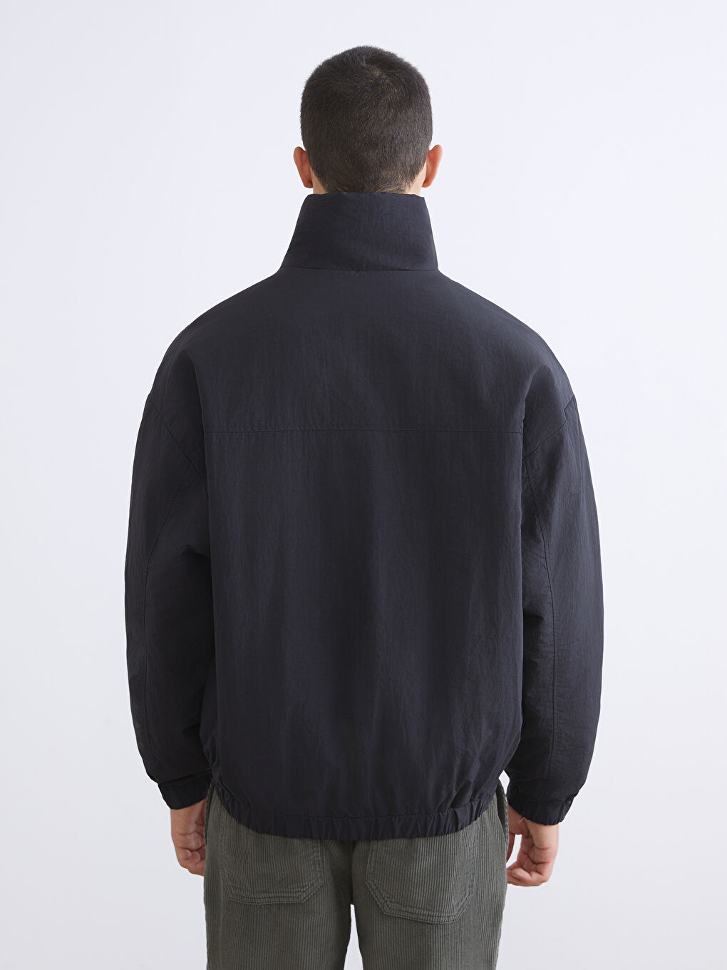 Siyah Rahat Kalıp Dik Yaka Erkek Mont-4