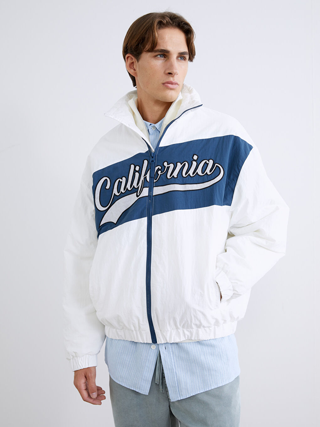 Beyaz Rahat Kalıp Dik Yaka Erkek Mont-3