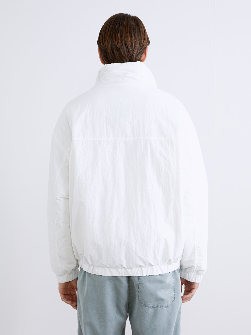 Beyaz Rahat Kalıp Dik Yaka Erkek Mont-4