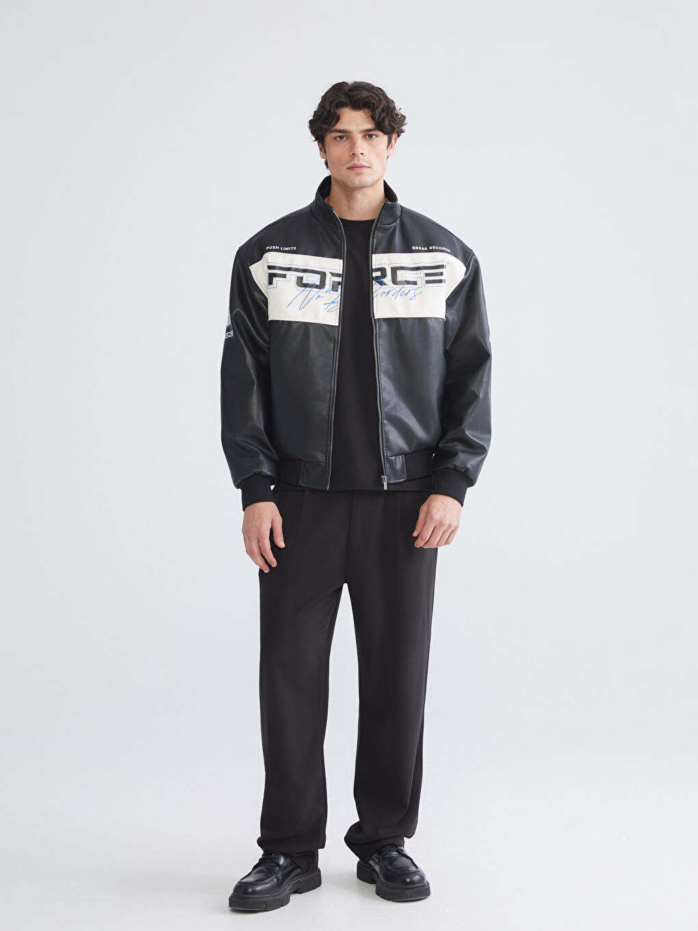 Siyah Standart Kalıp Dik Yaka Erkek Deri Görünümlü Mont-1