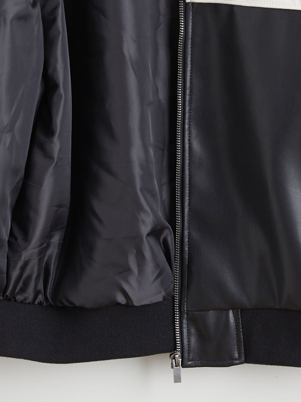 Siyah Standart Kalıp Dik Yaka Erkek Deri Görünümlü Mont-6