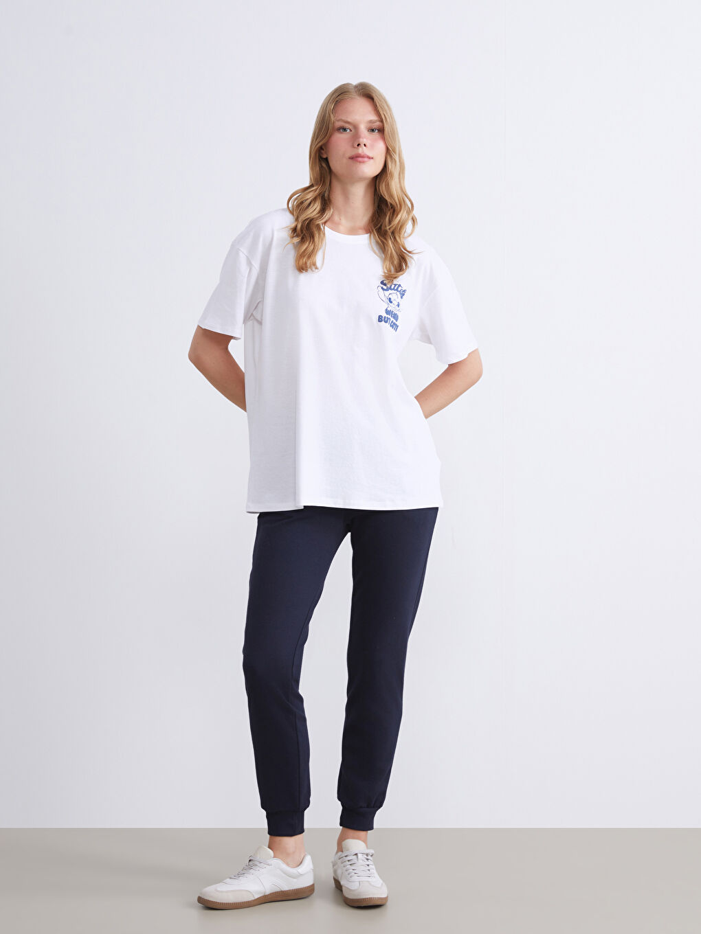 تي شيرت أبيض نساء-1