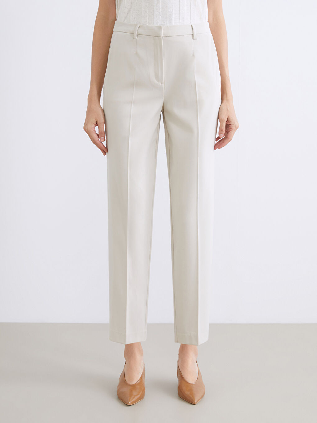 Женщины Бежевый Брюки-1