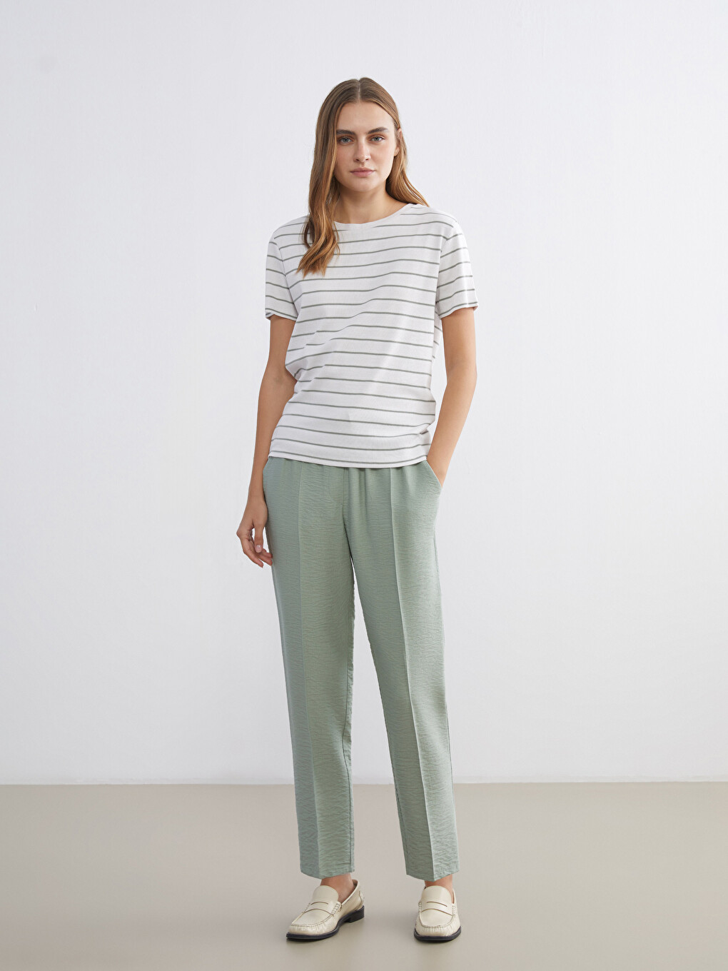 LCWAIKIKI Classic Elastic Waist Women's Trousers - S63972Z8-DPN