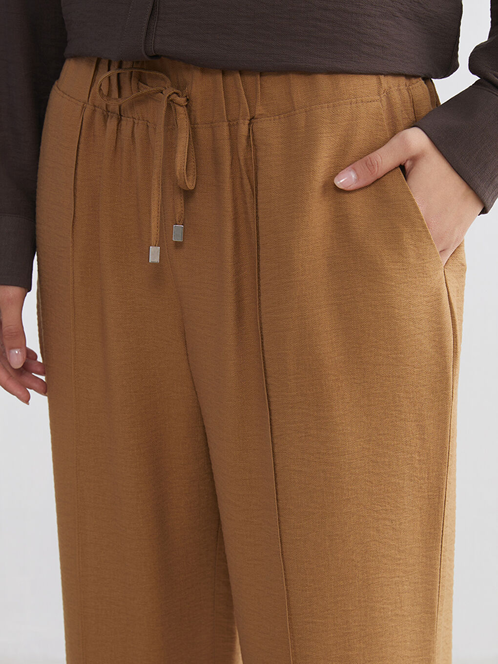 ქალთა თავისუფალი ჭრილის ნაკეციანი შარვლები-2