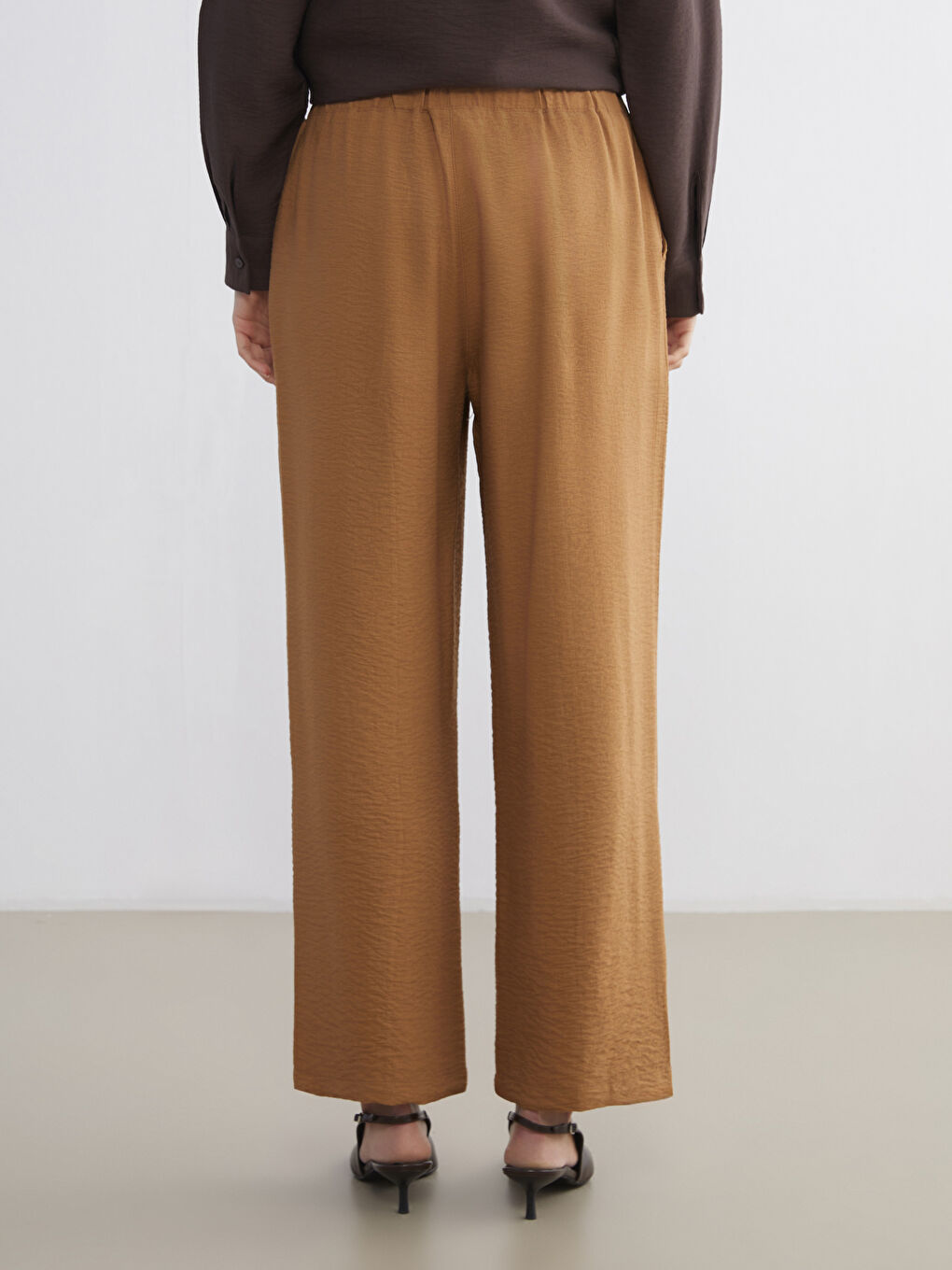 ქალთა თავისუფალი ჭრილის ნაკეციანი შარვლები-3