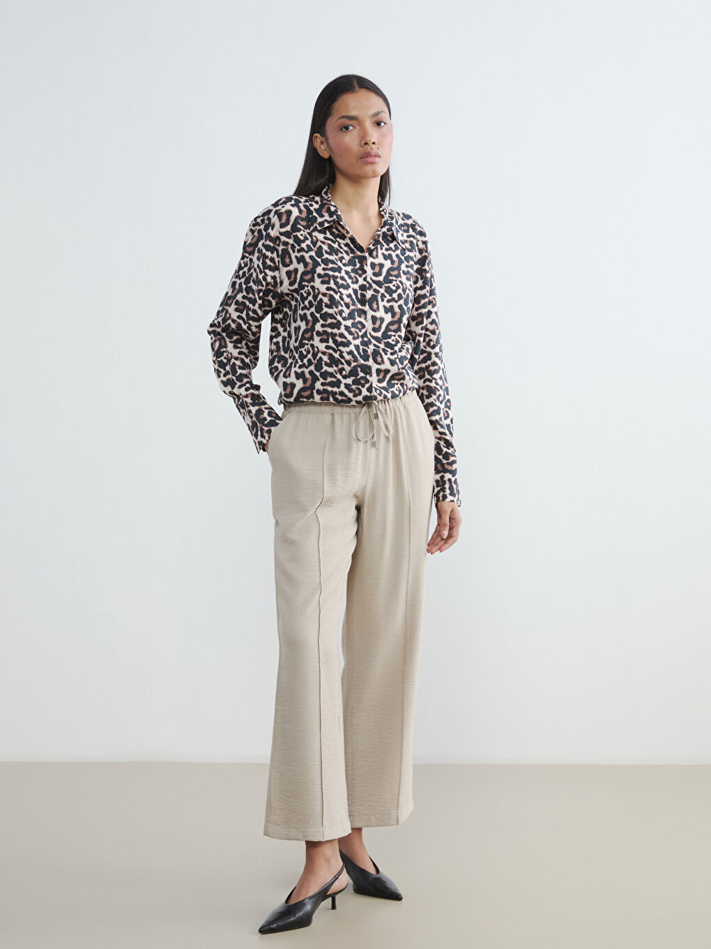 Women's Loose Fit Pleated Trousers