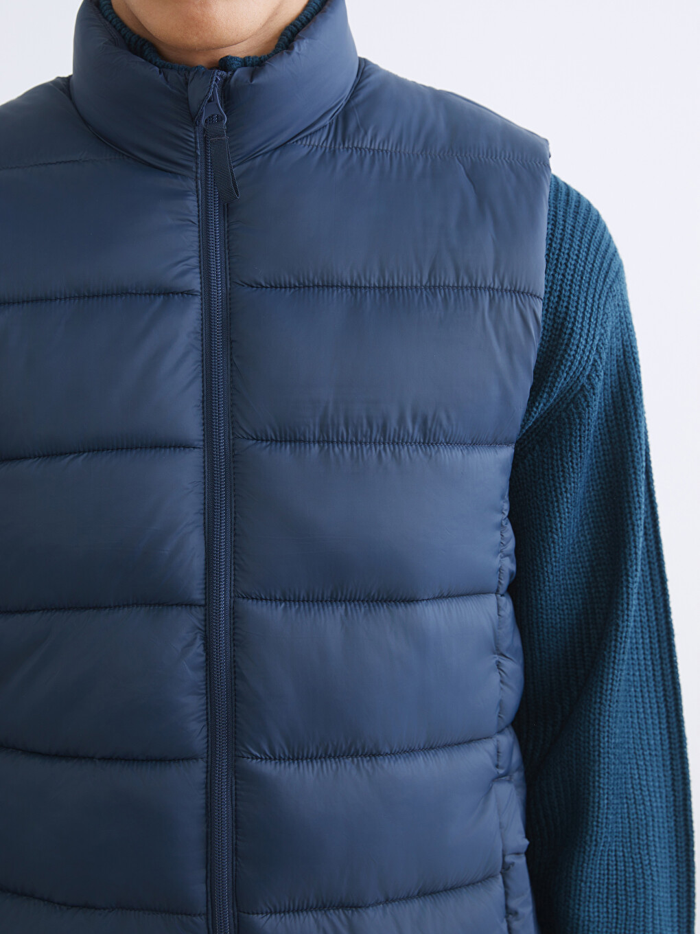 Slim Fit Stand Collar Men's Padded Vest-2