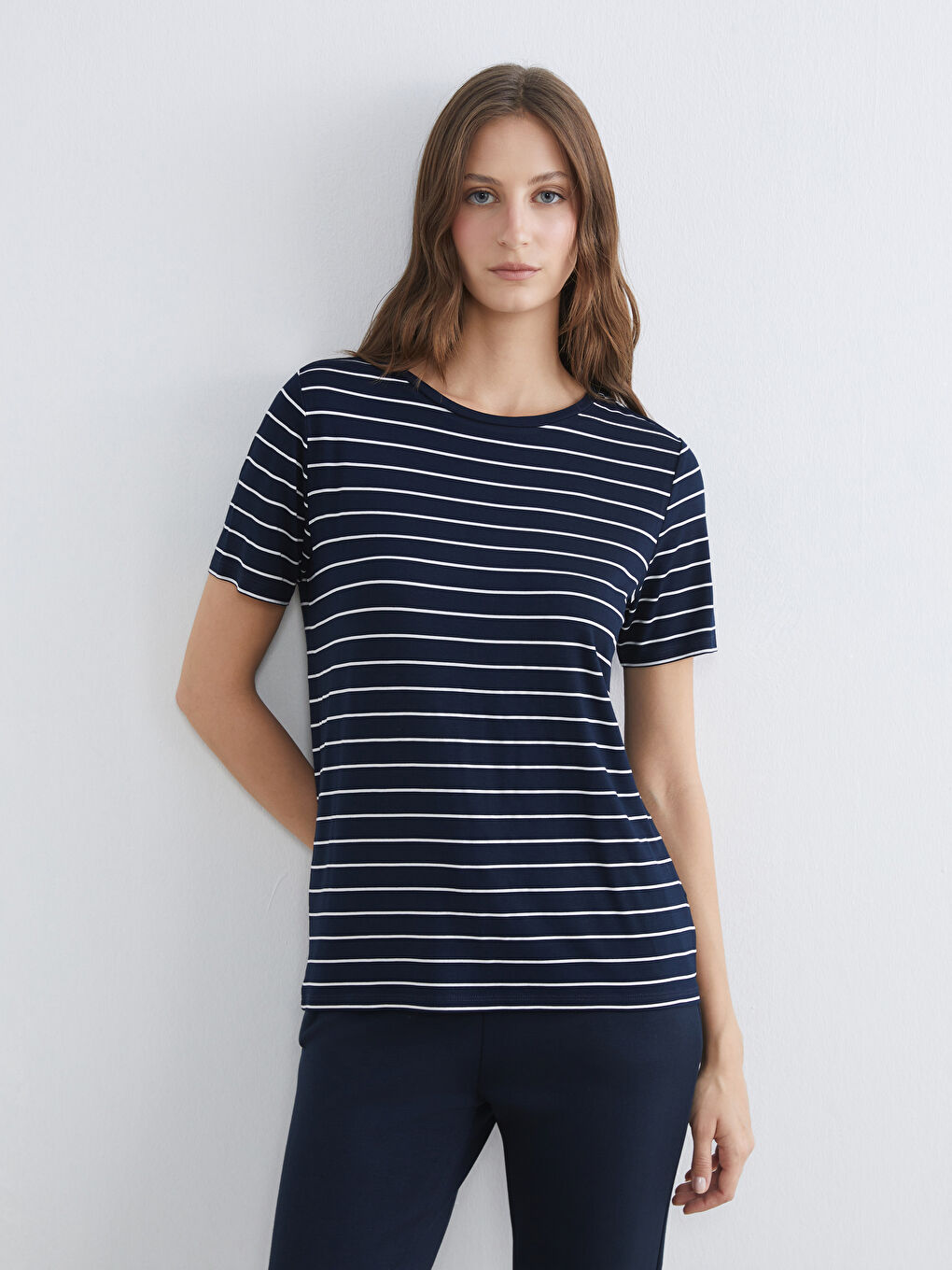 Lacivert Bisiklet Yaka Çizgili Kadın Tişört