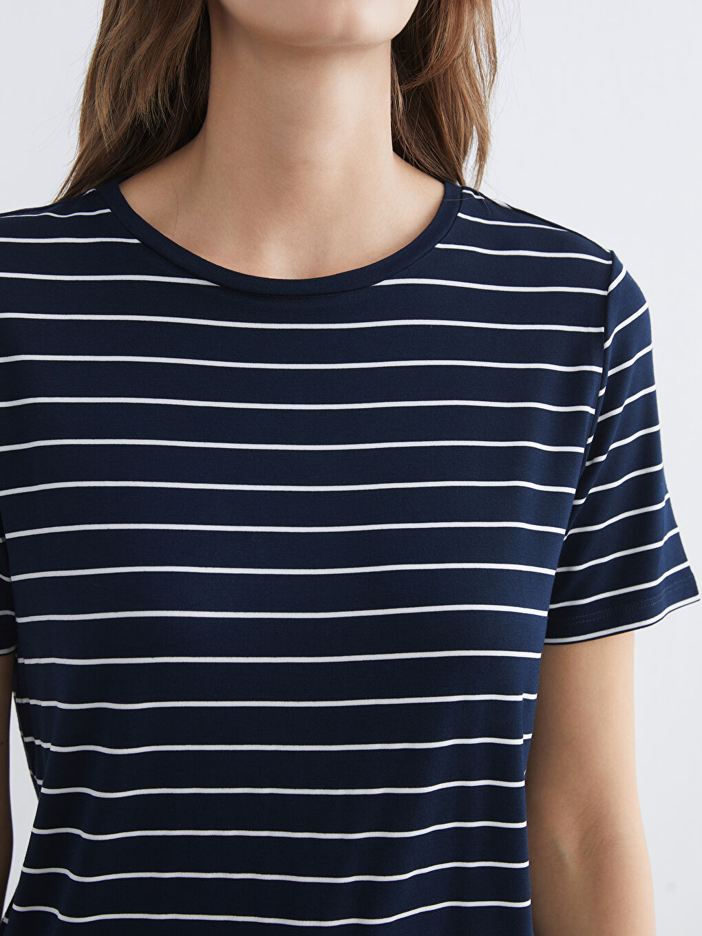 Lacivert Bisiklet Yaka Çizgili Kadın Tişört-2