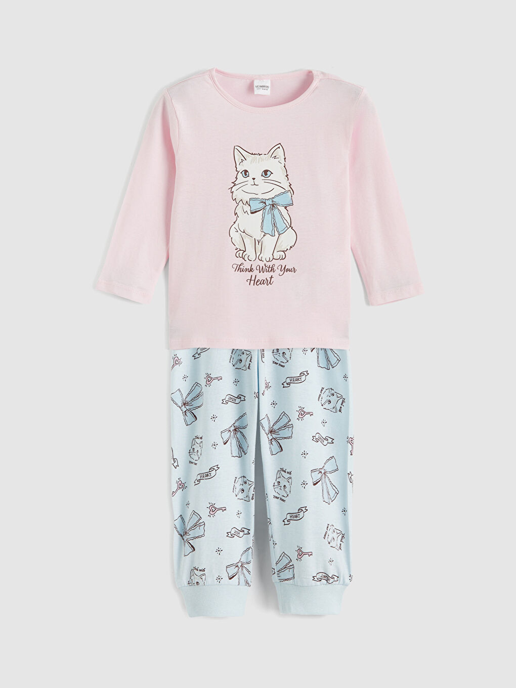 გოგონა ვარდისფერი პიჟამის ნაკრები