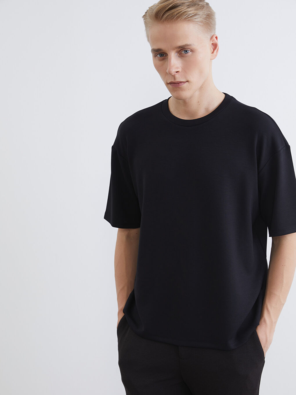 Siyah Bisiklet Yaka Erkek Tişört