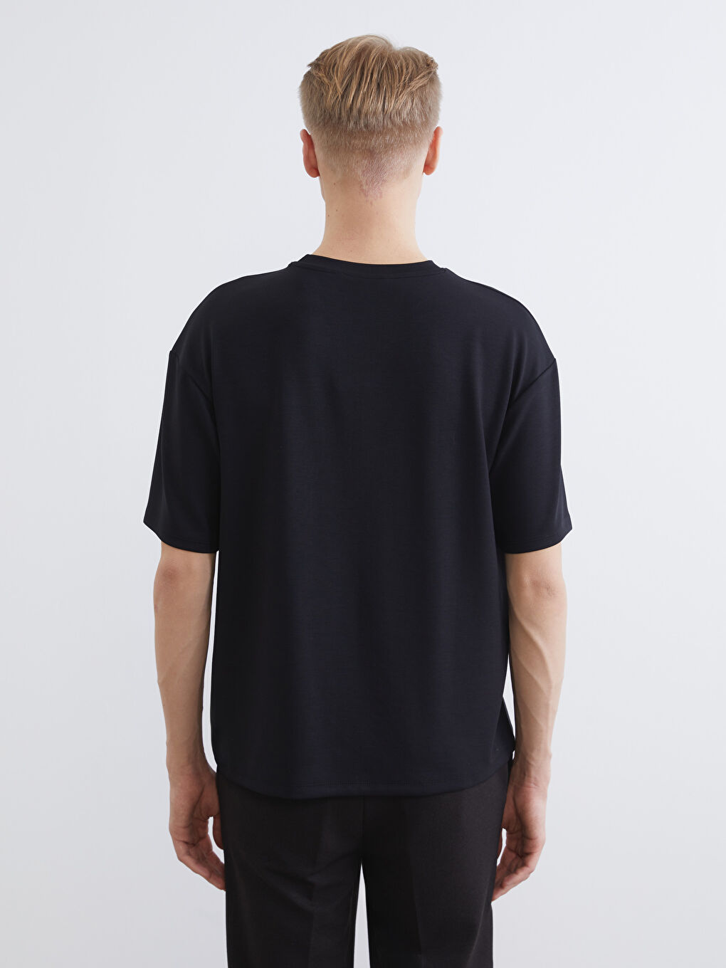 Siyah Bisiklet Yaka Erkek Tişört-3