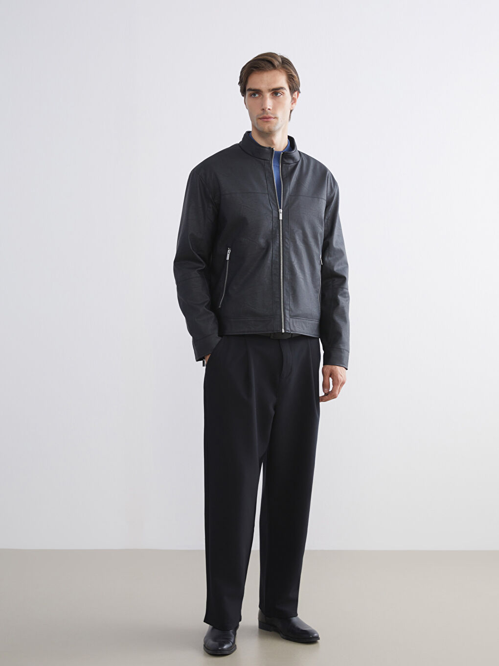 Siyah Standart Kalıp Dik Yaka Erkek Deri Görünümlü Mont-1