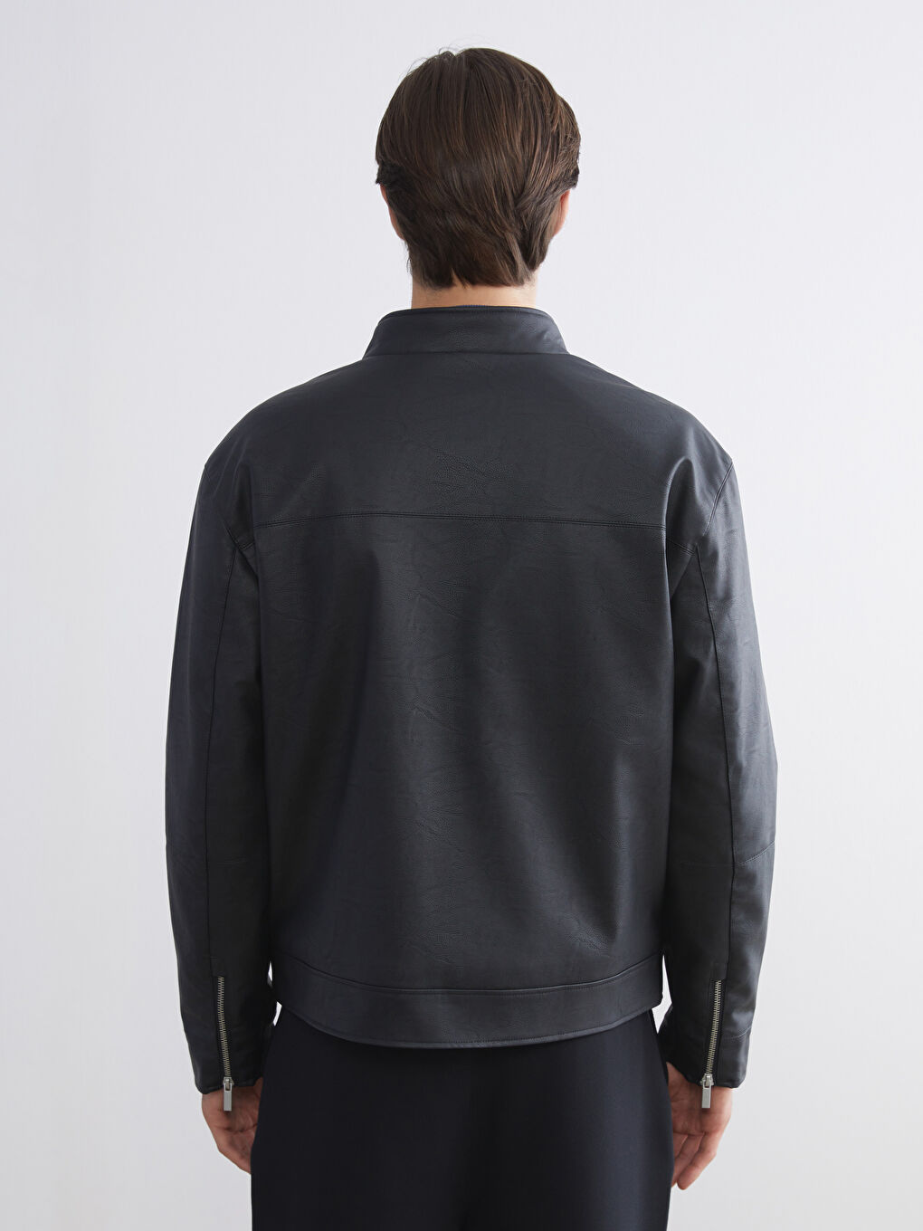 Siyah Standart Kalıp Dik Yaka Erkek Deri Görünümlü Mont-4