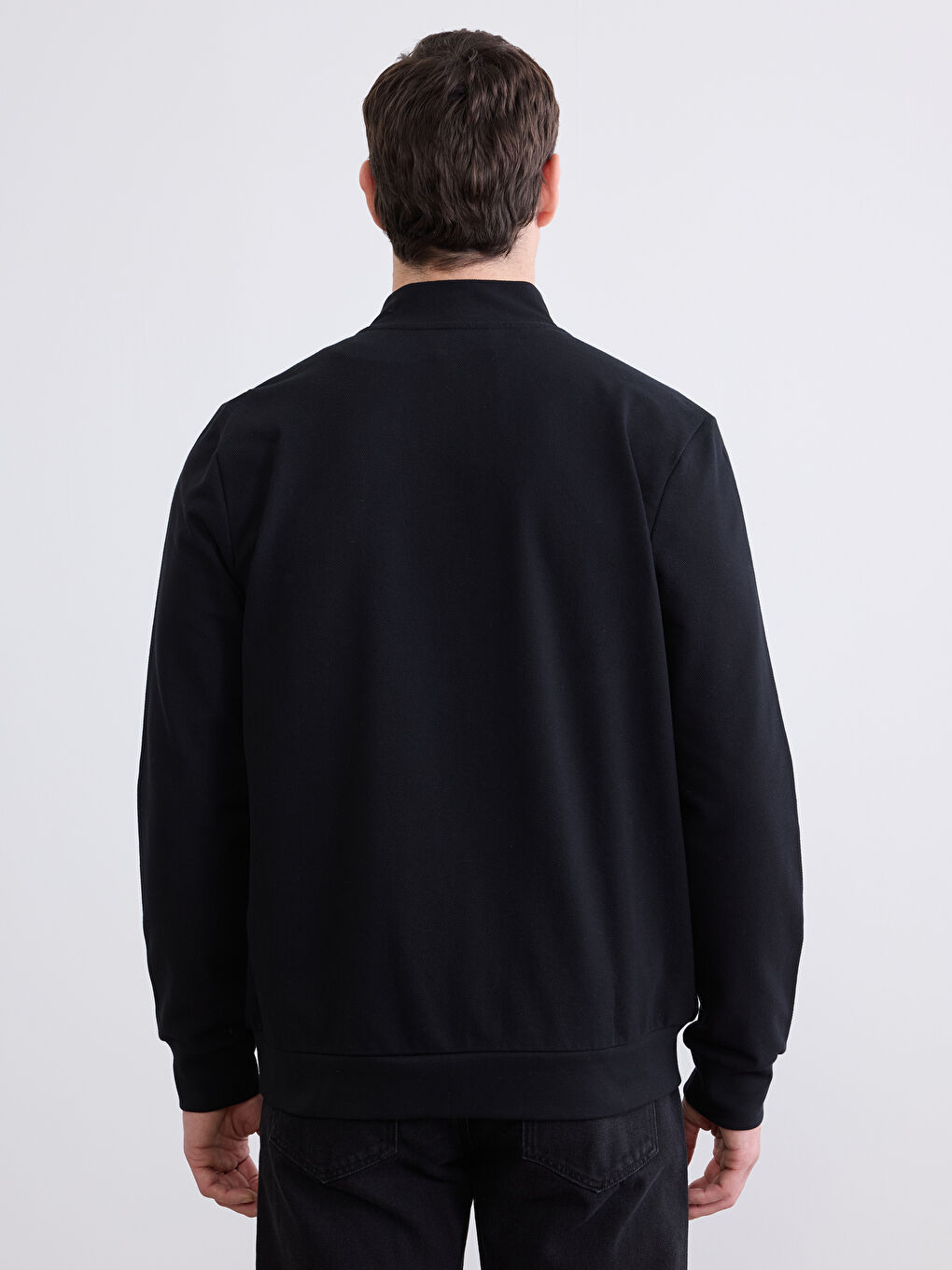 سويتشيرت رجالي كلاسيك بقصة مريحة وسحاب كامل وياقة واقفة-3