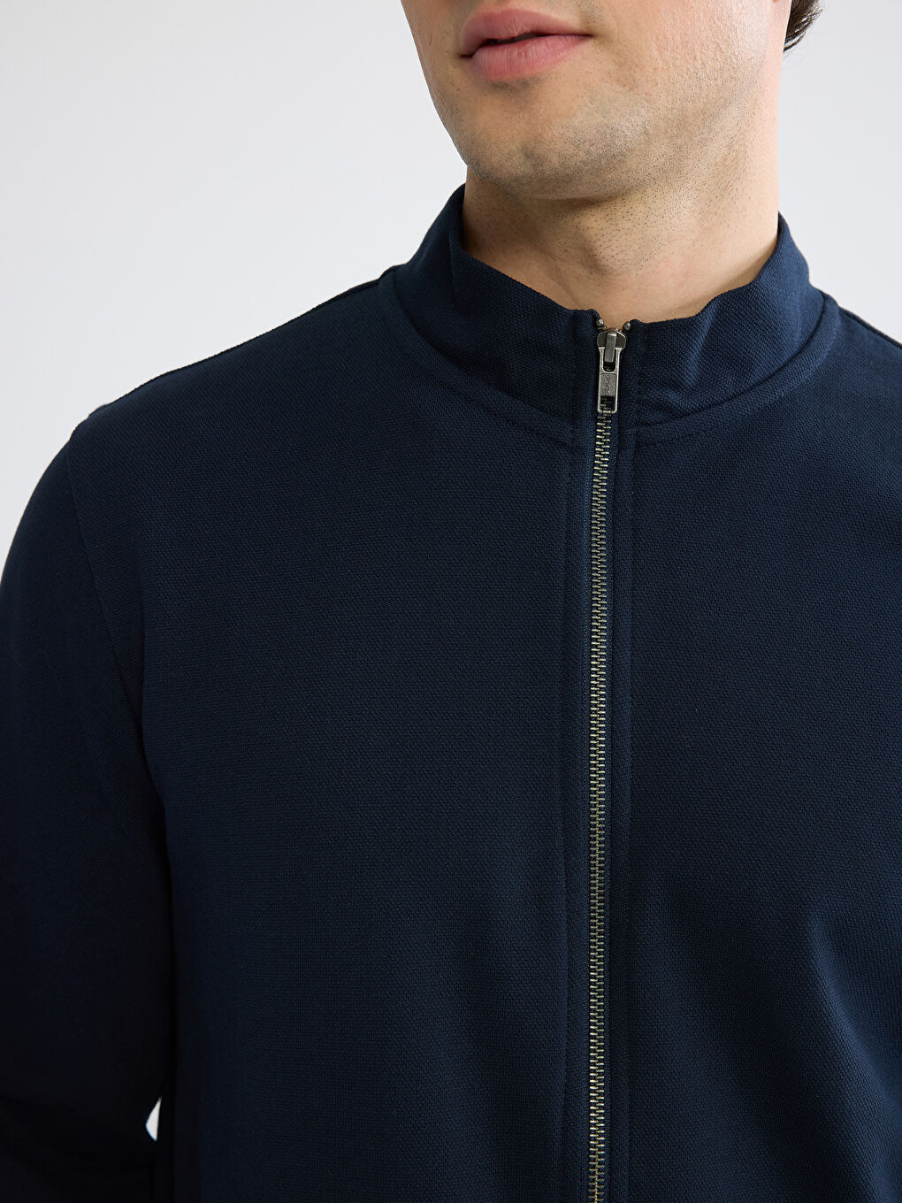 سويتشيرت رجالي كلاسيك بقصة مريحة وسحاب مع ياقة واقفة-2