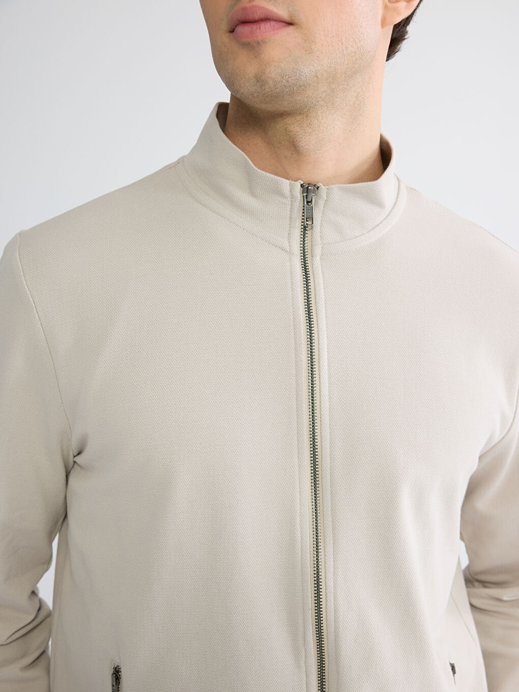 سويتشيرت رجالي كلاسيك بفتحة سحاب وياقة عالية-2