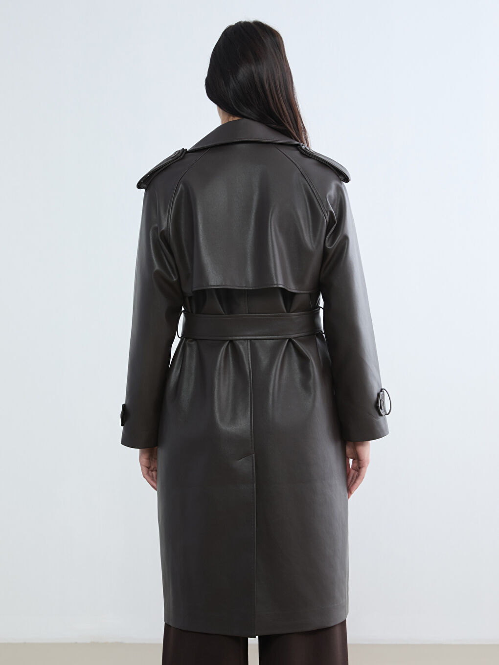 Kahverengi Kruvaze Yaka Kadın Deri Görünümlü Trençkot-4