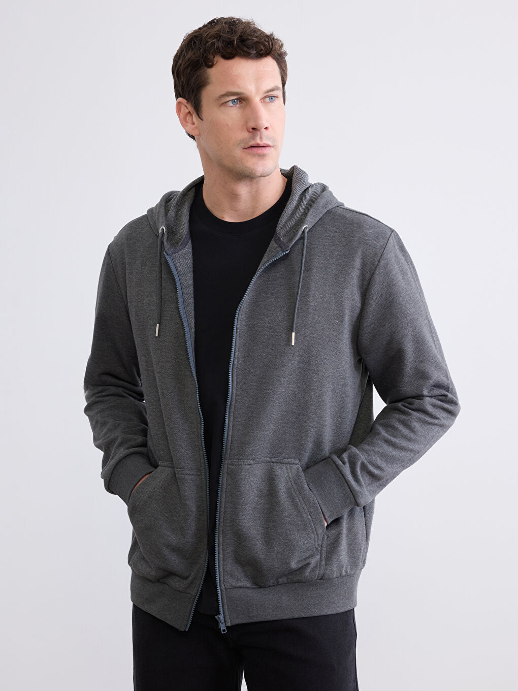 سويت شيرت بسحاب مع غطاء رأس للرجال