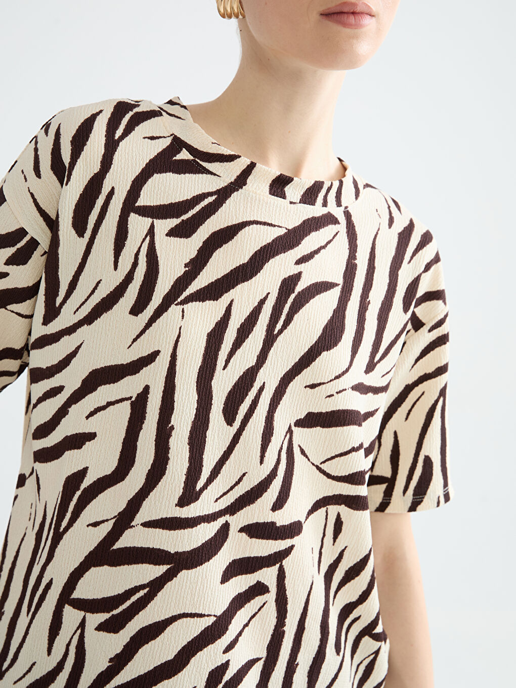 Women's Patterned Crew Neck T-shirt-2