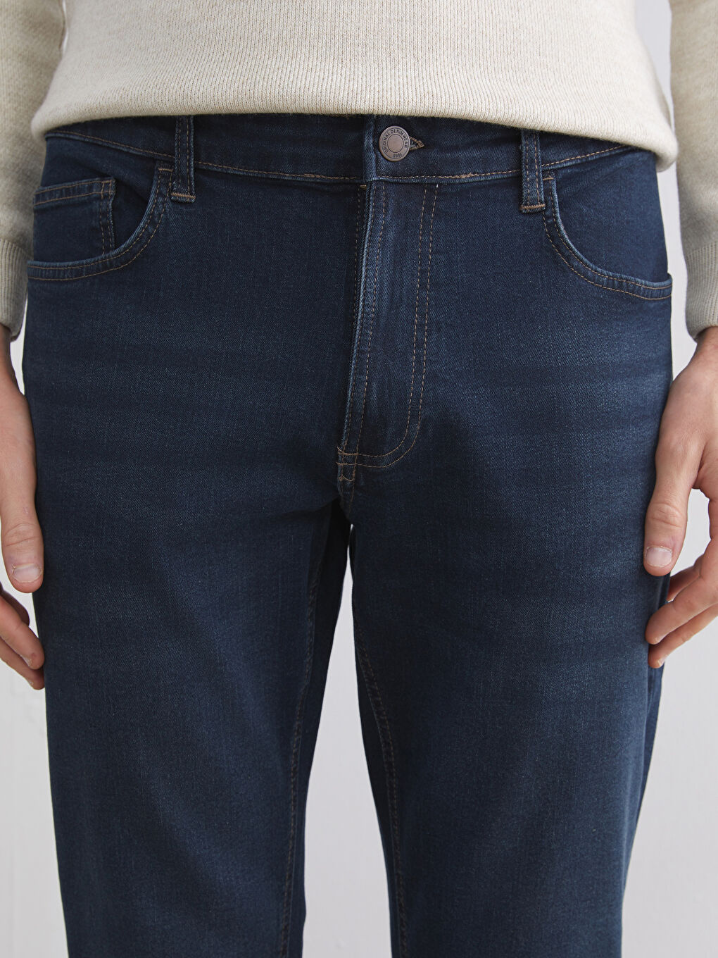 მამაკაცები მუქი ლურჯი ჯინსი-2