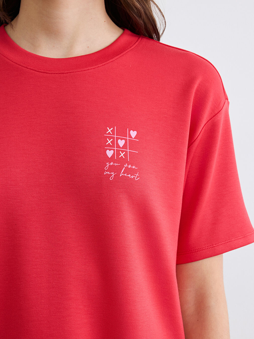 მრგვალი საყელო ნაბეჭდი ქალის მაისური-2