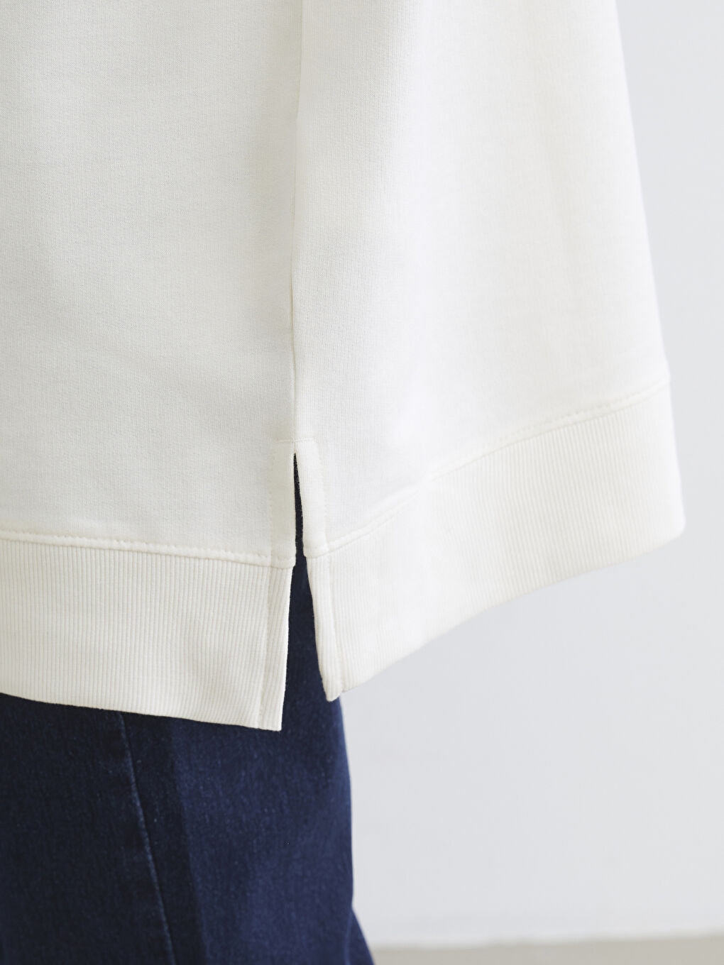 Printed crew neck women's sweatshirt tunic.-2