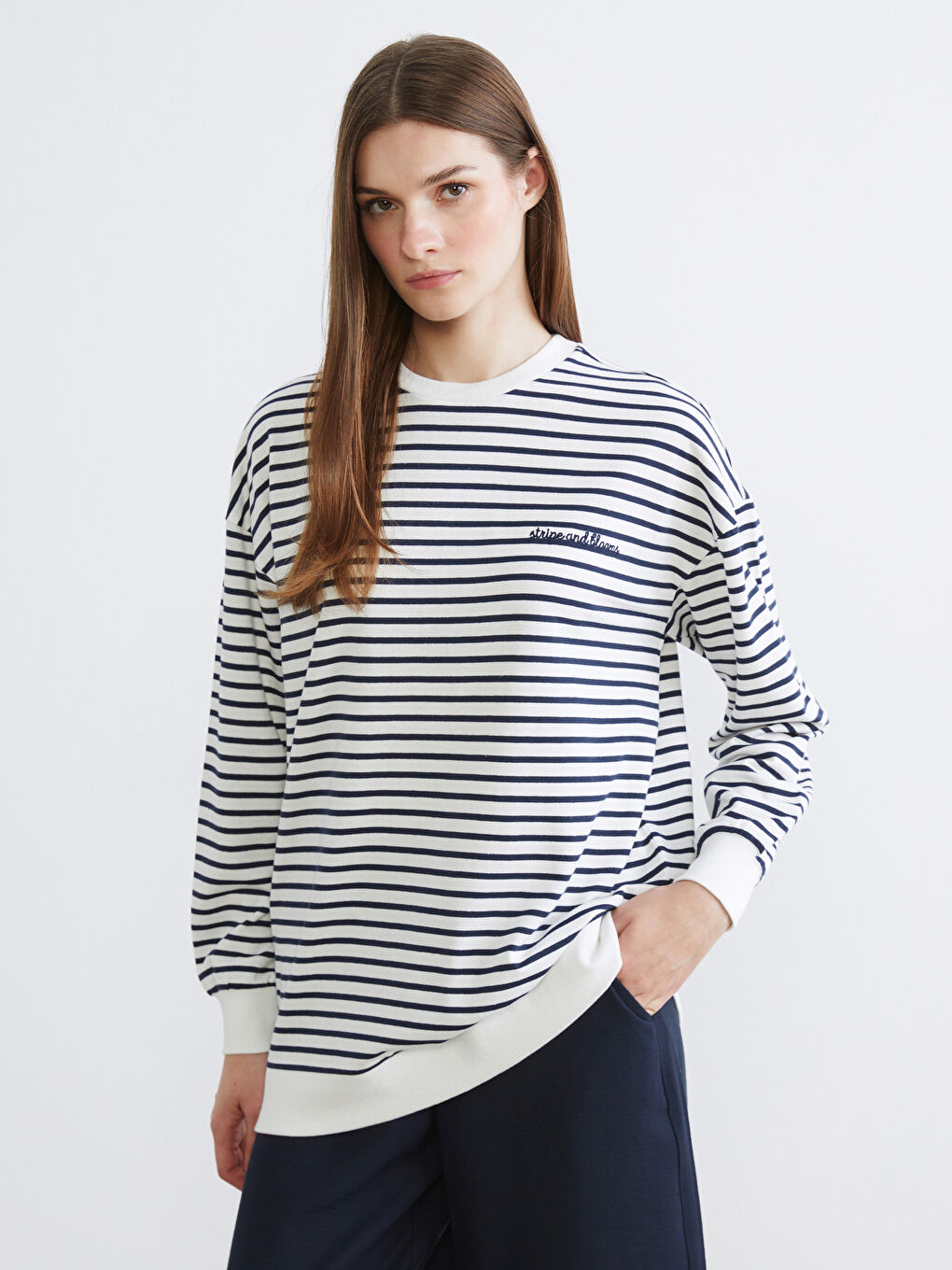 سويت شيرت تونيك مخطط كول مدور نساء