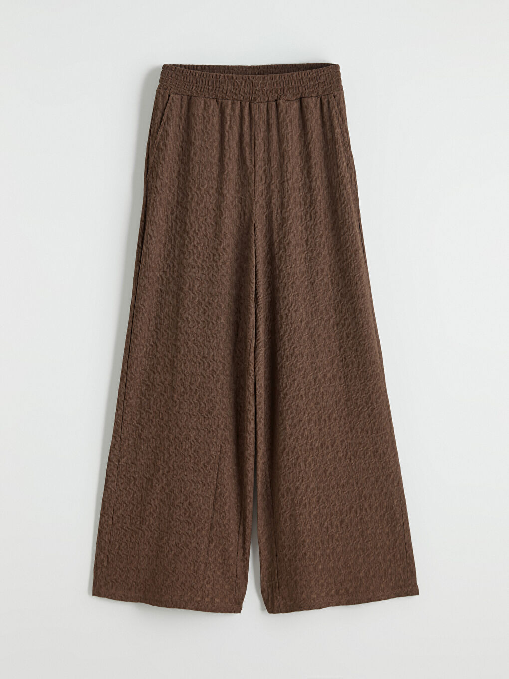 Textured wide-leg women's trousers with an elasticated waist.-4
