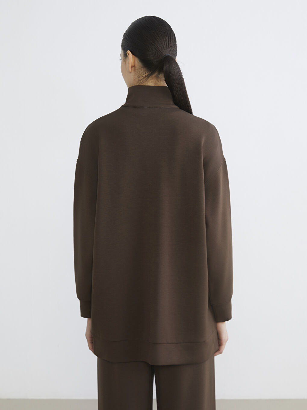 Женское свитшот-туника с воротником-трубой-3