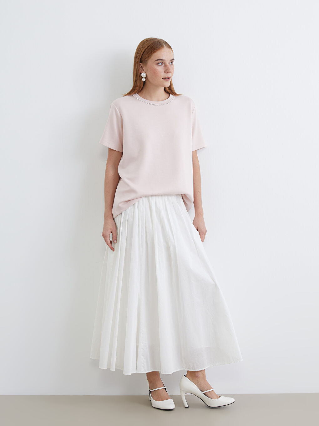 მრგვალი საყელო სტრასებით მორთული ბლუზი-1