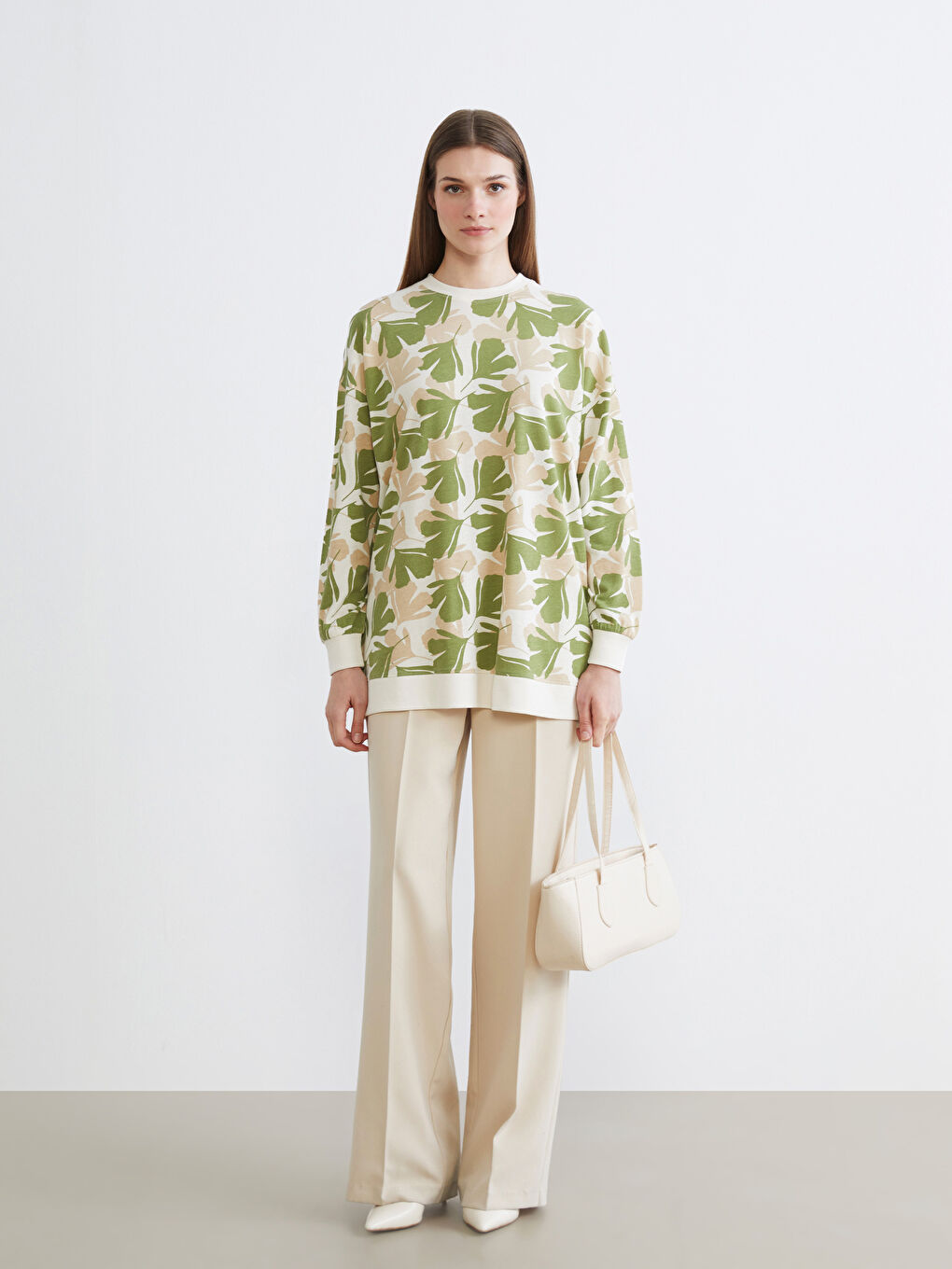 تونيك كنزة رياضية برقبة دائرية مزخرفة للسيدات.-1