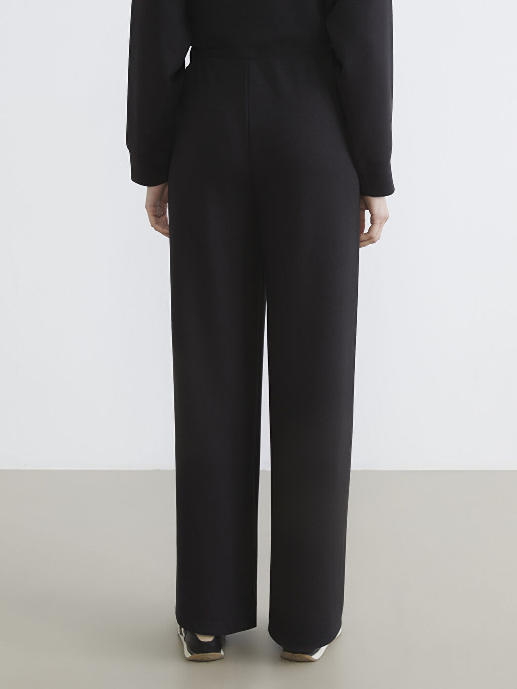 Soft Touch Women's Sweatpants with Elastic Waistband-3