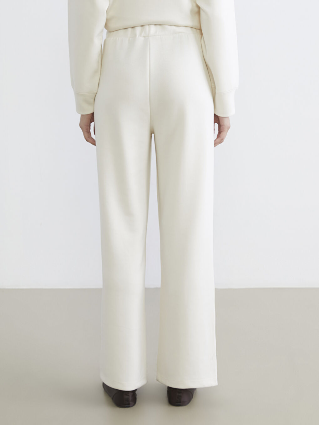 Soft Touch Women's Sweatpants with Elastic Waistband-3