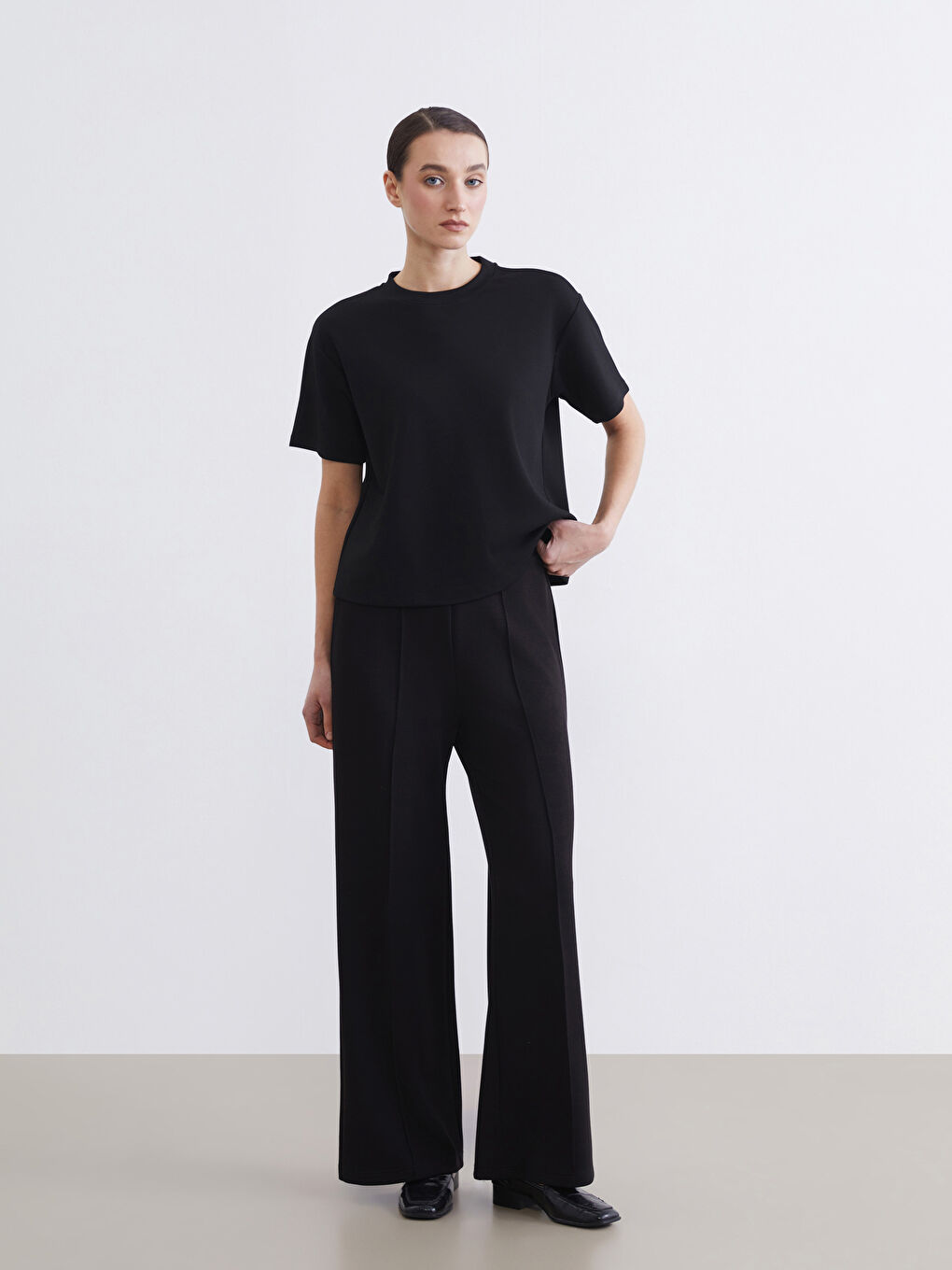 Modal-blend women's sweatpants with an elasticated waist.