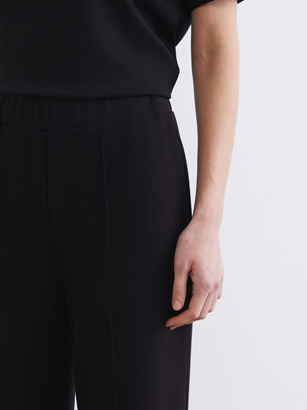 Modal-blend women's sweatpants with an elasticated waist.-2