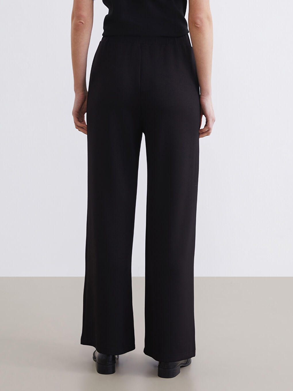 Modal-blend women's sweatpants with an elasticated waist.-3