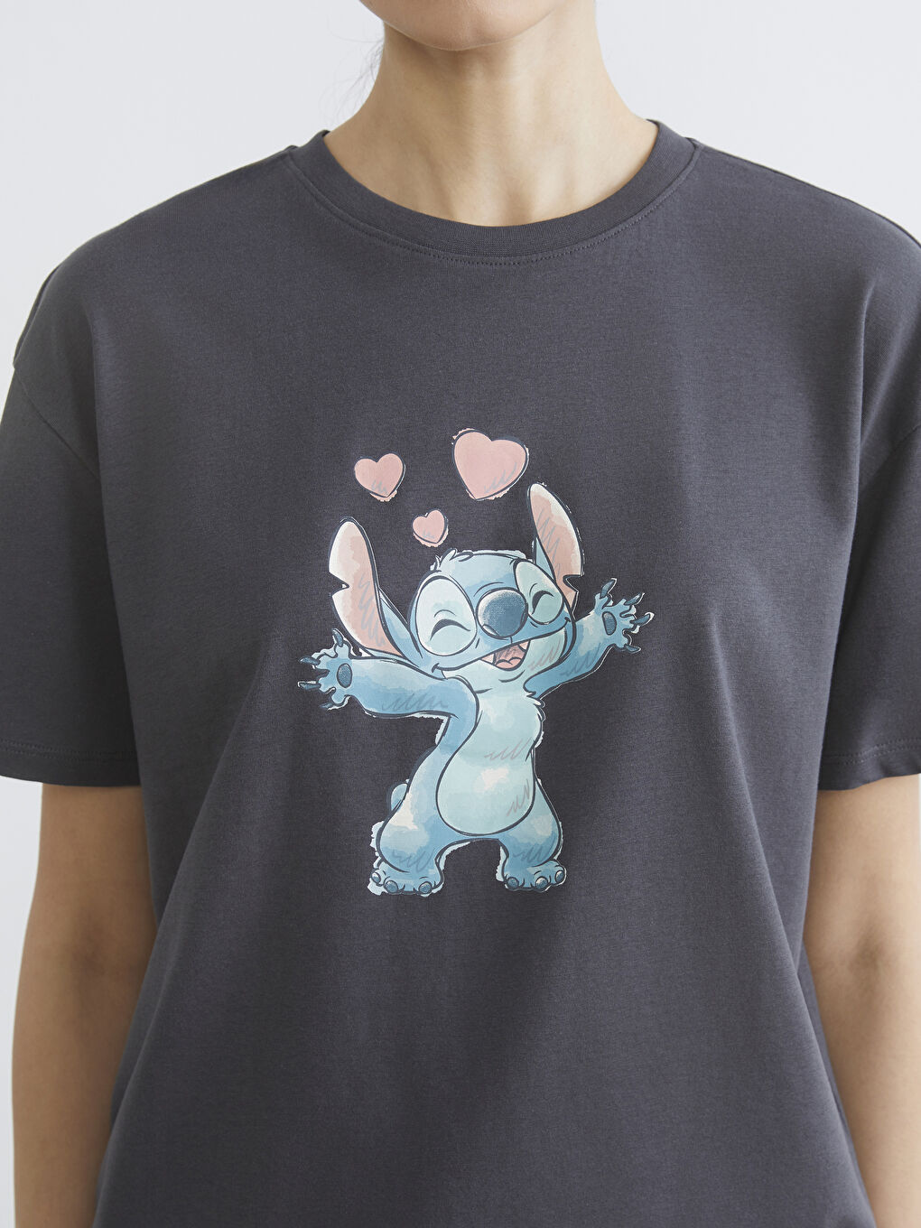 Crew Neck T-Shirt with Stitch Print-2