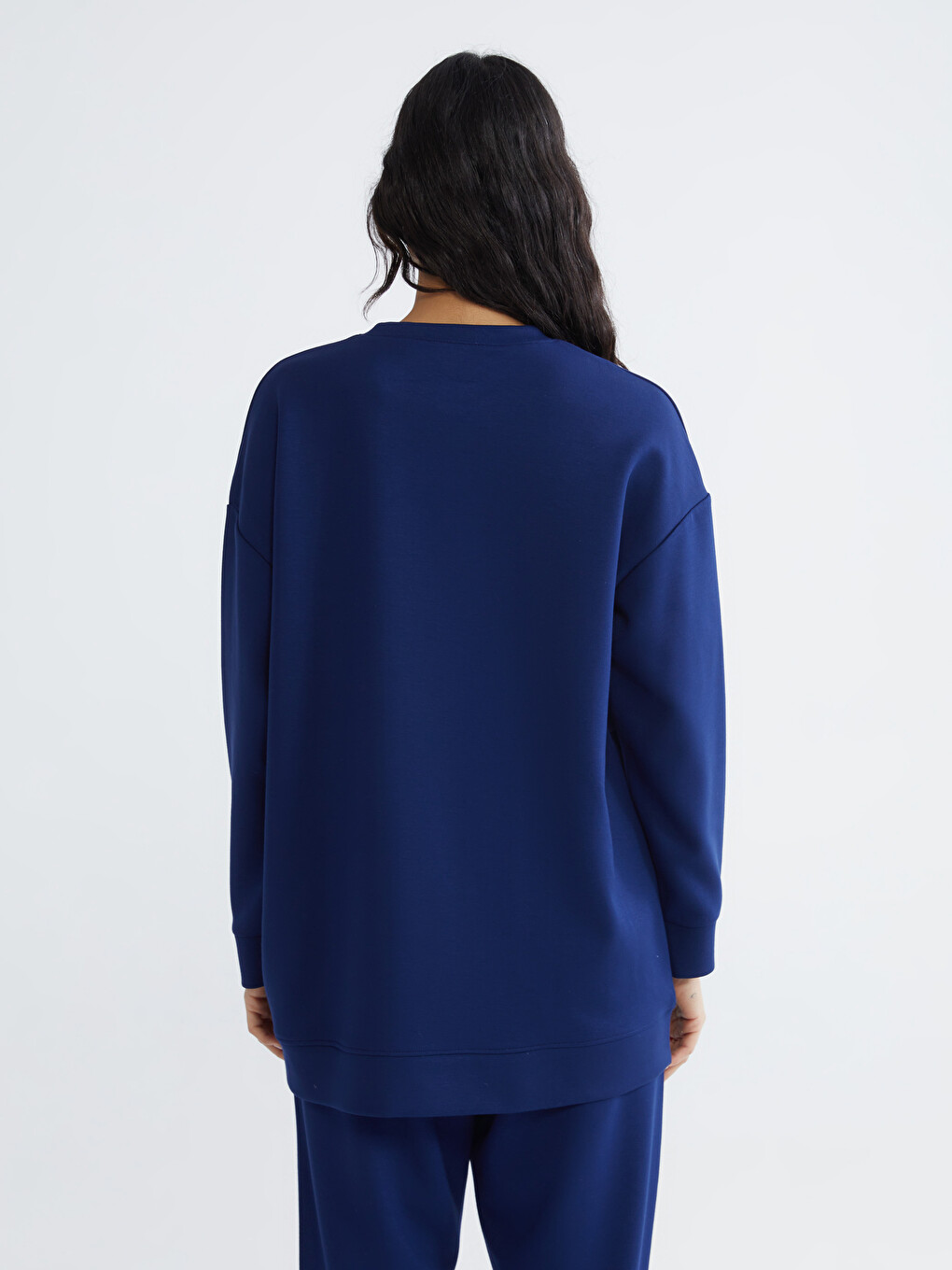 Effortless elegance meets everyday comfort in our soft-touch, crewneck sweatshirt tunic.-3