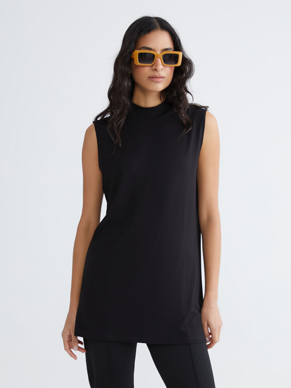 تونيك بياقة قمعية للسيدات