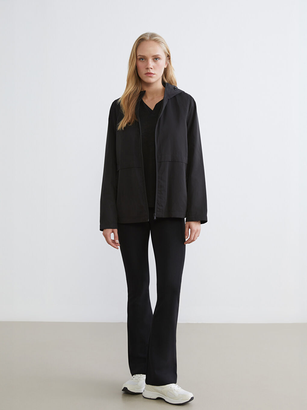 Женский дождевик с капюшоном-1