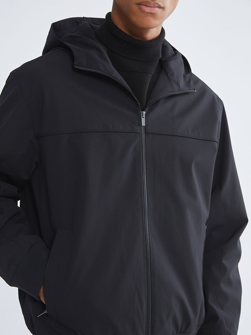 Siyah Rahat Kalıp Kapüşonlu Erkek Mont-2