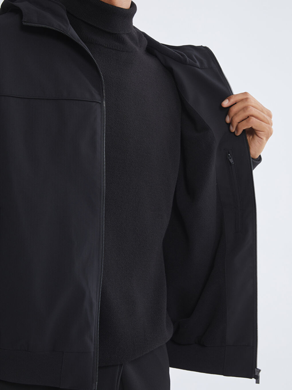 Siyah Rahat Kalıp Kapüşonlu Erkek Mont-3